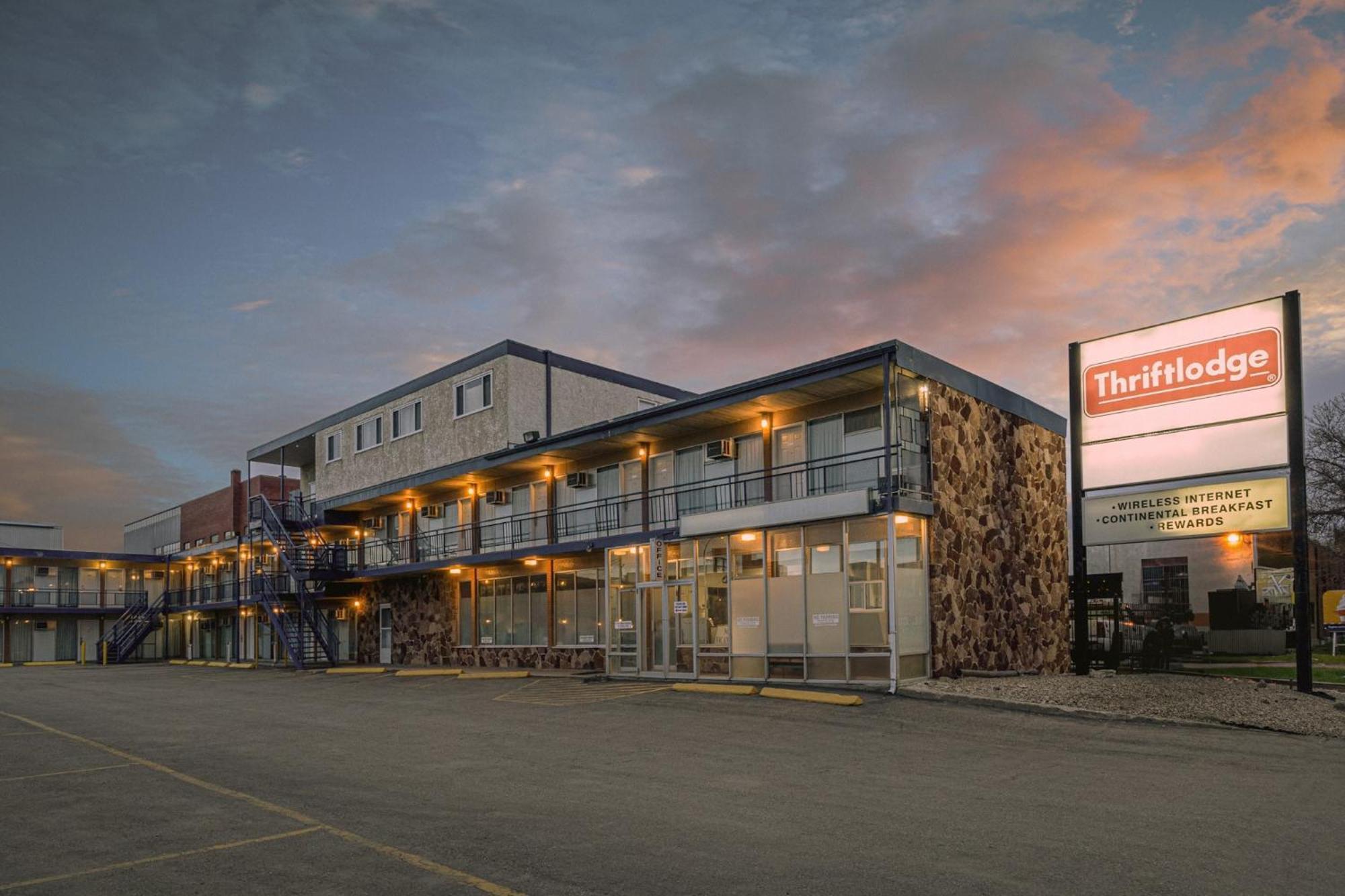 Thriftlodge By Wyndham Regina North Exterior foto